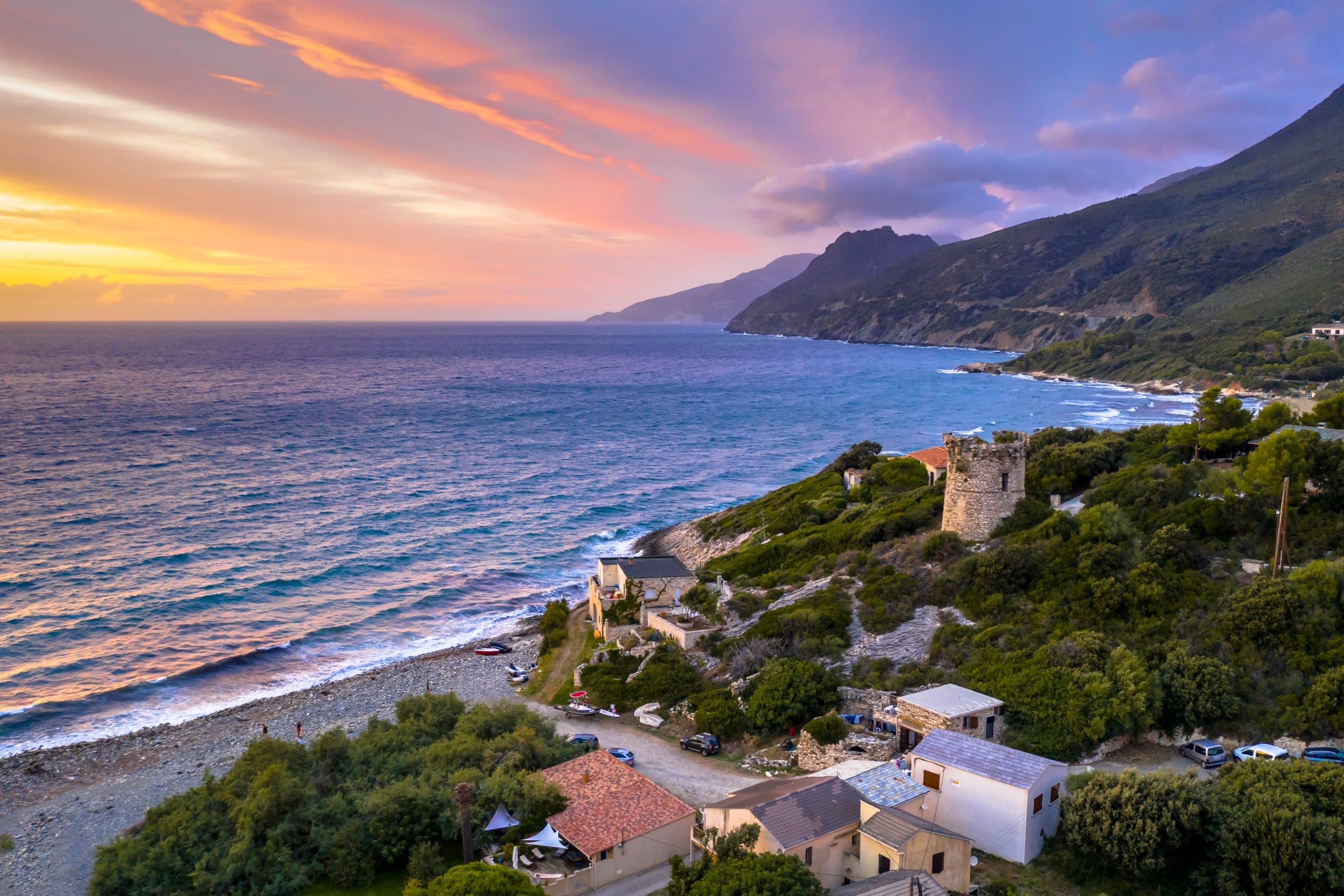 Découvrez les merveilles de la Corse avec l’Observatoire de l’environnement Corse : un guide incontournable pour un tourisme responsable à travers l’île de Beauté !
